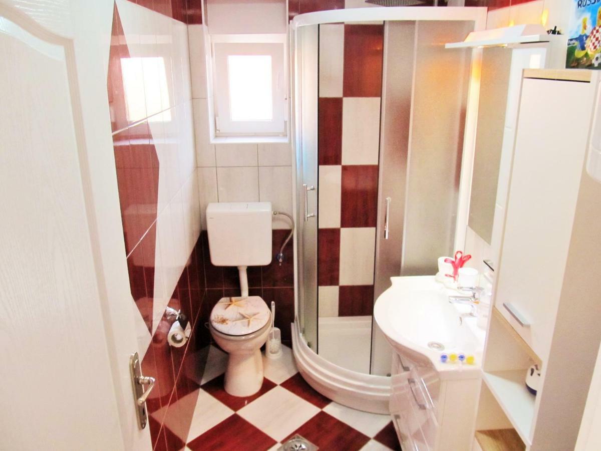 Apartmani Mala Sirena มาสเลนีซา ภายนอก รูปภาพ