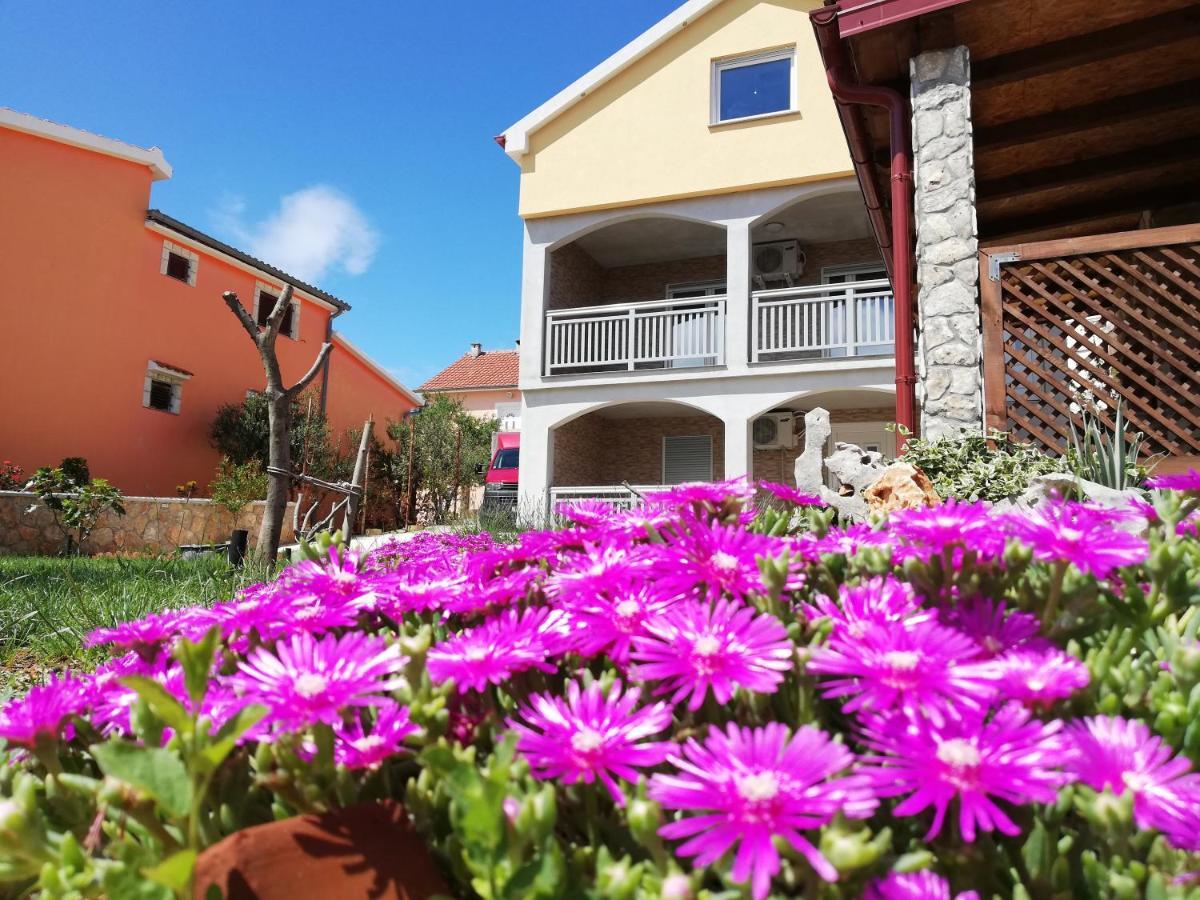 Apartmani Mala Sirena มาสเลนีซา ภายนอก รูปภาพ